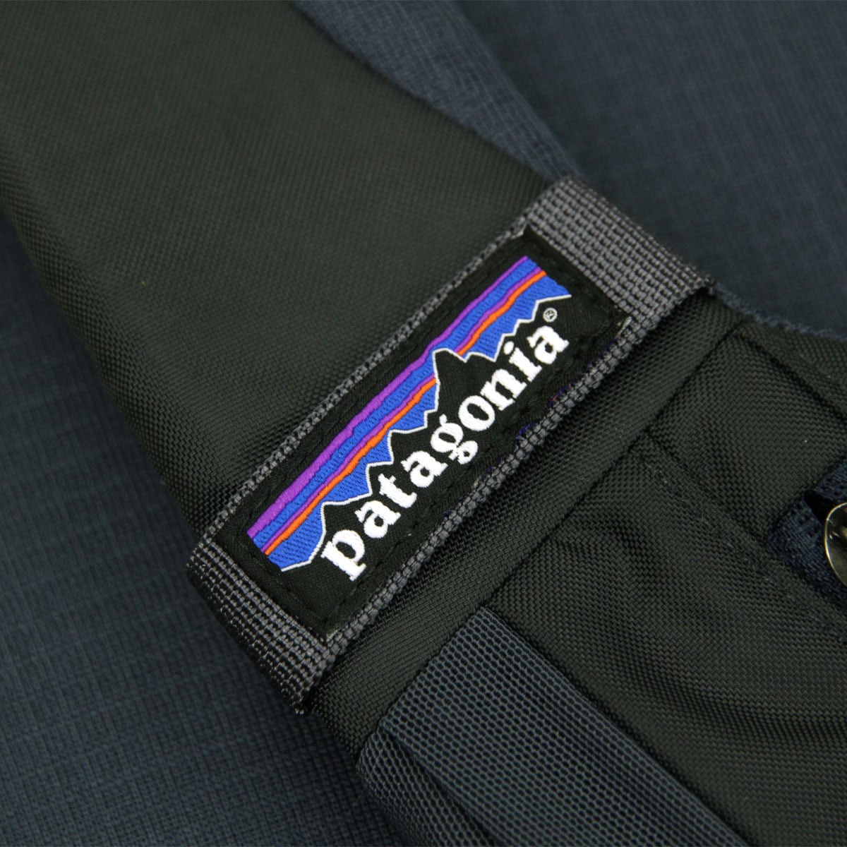 �ѥ����˥� ��� ��ǥ����� ����󥰥Хå� ������ patagonia ���Ф� ���������Хå� ATOM SLING BAG 8L 48262 SMDB SMOLDER BLUE