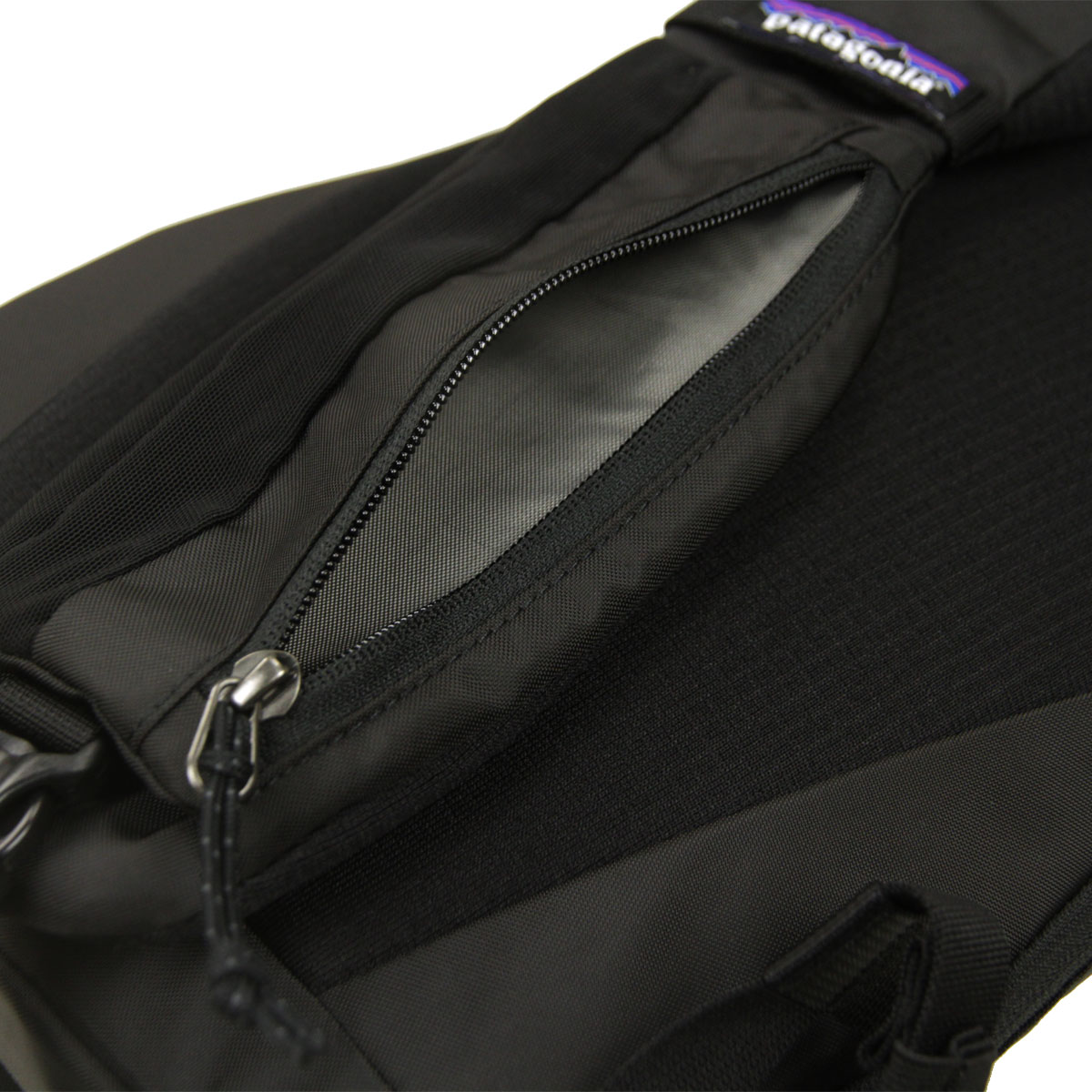 �ѥ����˥� ��� ��ǥ����� ����󥰥Хå� ������ patagonia ���Ф� ���������Хå� ATOM SLING BAG 8L 48262 BLK BLACK