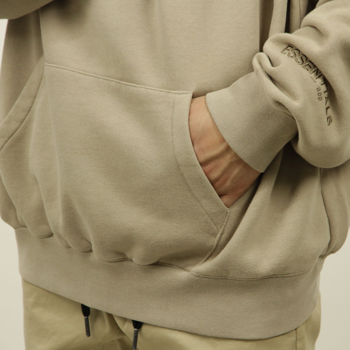 �ե������֥��å� fog essentials �ѡ����� ��� ������ FEAR OF GOD �ץ륪���С��ѡ����� FOG - FEAR OF GOD ESSENTIALS PULLOVER HOODIE TAN AA5B B1C C1D D5E E18