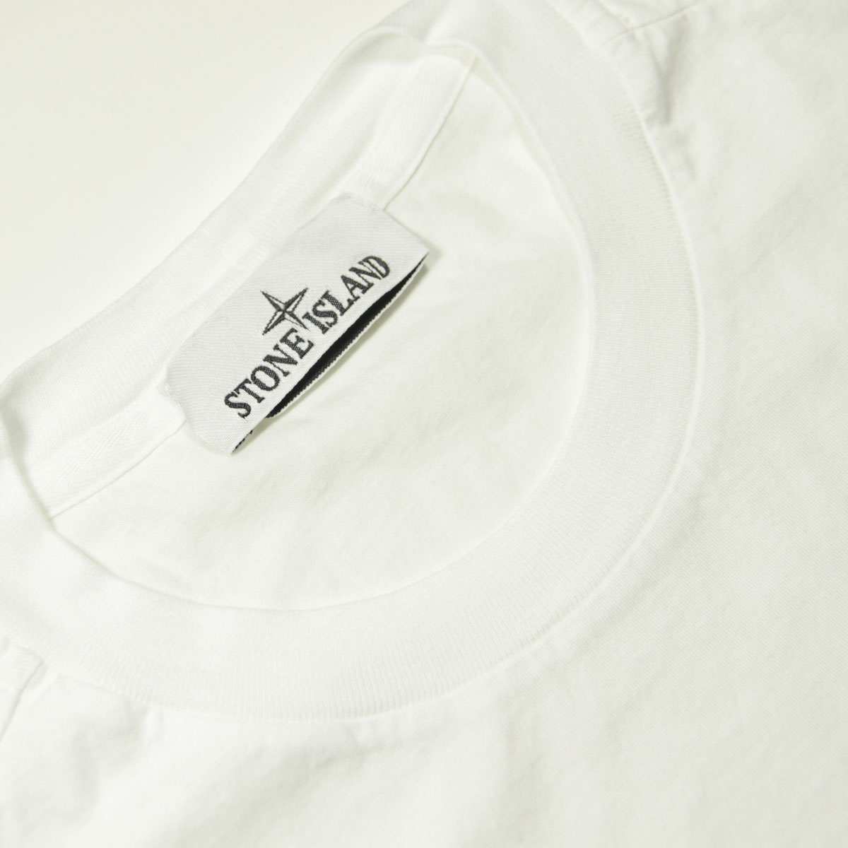 ���ȡ��󥢥����� ��� ȾµT����� ������ STONE ISLAND ���롼�ͥå� ���� T����� 60/2 COTTON JERSEY SHORT SLEEVE T-SHIRT 2100027 S0013 V0001 WHITE AB4B B1C C1D D1E E01F