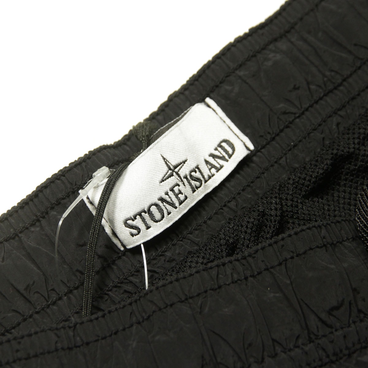 ���ȡ��󥢥����� ��� ���硼�ȥѥ�� ������ STONE ISLAND �ʥ����� �ϡ��եѥ�� STONE ISLAND NYLON METAL IN ECONYL SHORT PANTS K1S15 B100009 S0043 V0029 BLACK