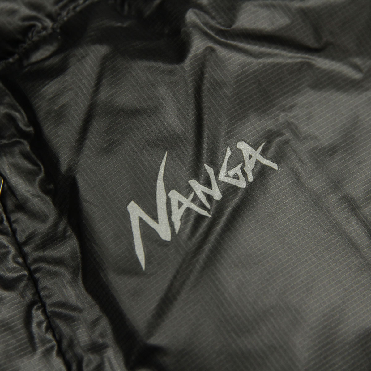 �ʥ� ��� �����󥸥㥱�å� ��������Ź NANGA �ޥ���ƥ���å� ���㥱�å� �������� MOUNTAIN LODGE DOWN HOODIE JACKET NW2441-1A802 BLK BLACK