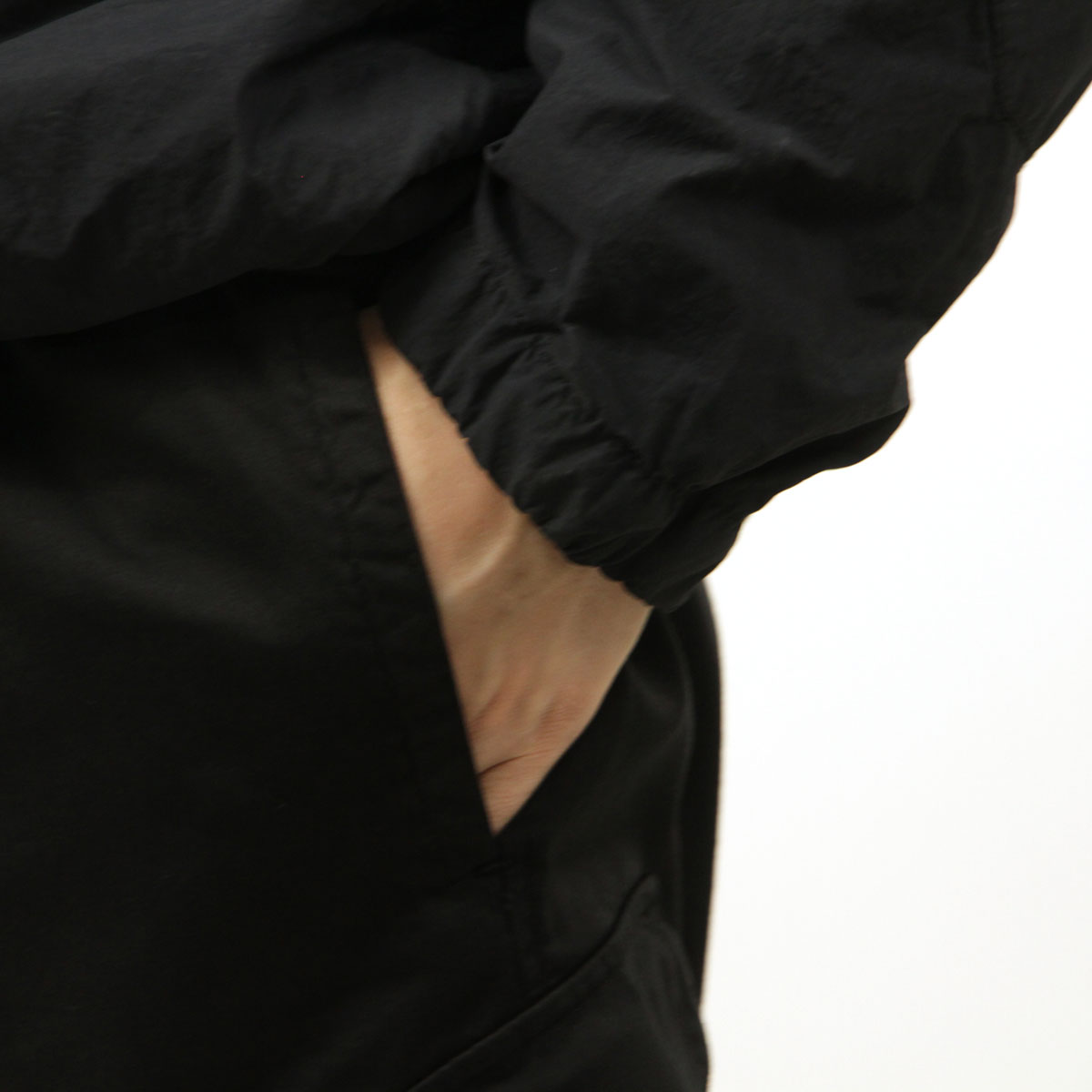 ���ȡ��󥢥����� ��� ���硼�ȥѥ�� ������ STONE ISLAND �ϡ��եѥ�� �ܥȥॹ STONE ISLAND STRETCH COTTON REGULAR-FIT CARGO BERMUDA SHORT PANTS K1S15 L100L03 S0012 V0029 BLACK AB4B B1C C2D D4E E13F