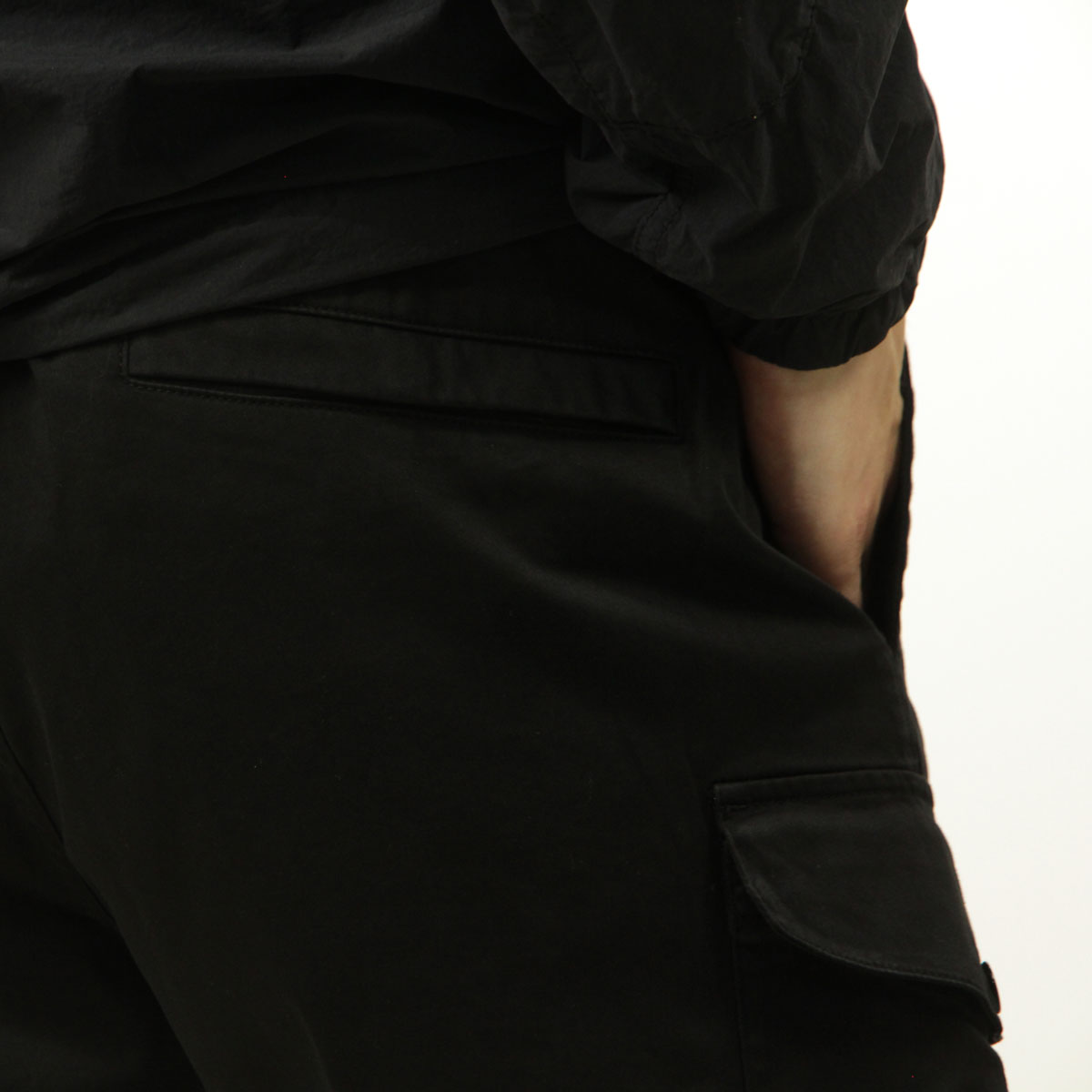 ���ȡ��󥢥����� ��� ���硼�ȥѥ�� ������ STONE ISLAND �ϡ��եѥ�� �ܥȥॹ STONE ISLAND STRETCH COTTON REGULAR-FIT CARGO BERMUDA SHORT PANTS K1S15 L100L03 S0012 V0029 BLACK AB4B B1C C2D D4E E13F