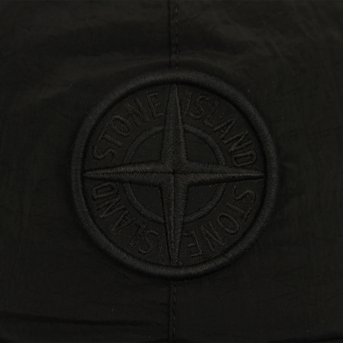 ���ȡ��󥢥����� ��� ��ǥ����� ����å� ������ STONE ISLAND �ʥ����� ���� ˹�� STONE ISLAND NYLON METAL IN ECONYL CAP K1S15 9100995 S0076 V0029 BLACK