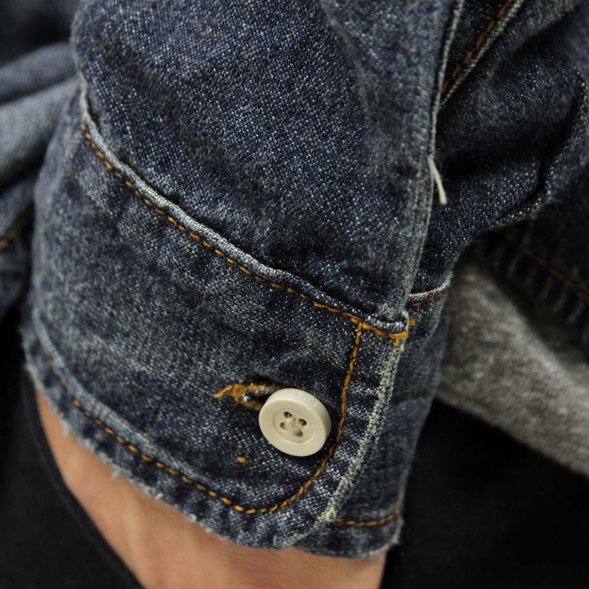 �ե������֥��å� fog essentials ����� ��� ������ FEAR OF GOD Ĺµ�ǥ˥ॷ��� FOG - FEAR OF GOD ESSENTIALS DENIM LONG SLEEVE BUTTON UP SHIRT DARK INDIGO AA5B B1C C1D D6E E06
