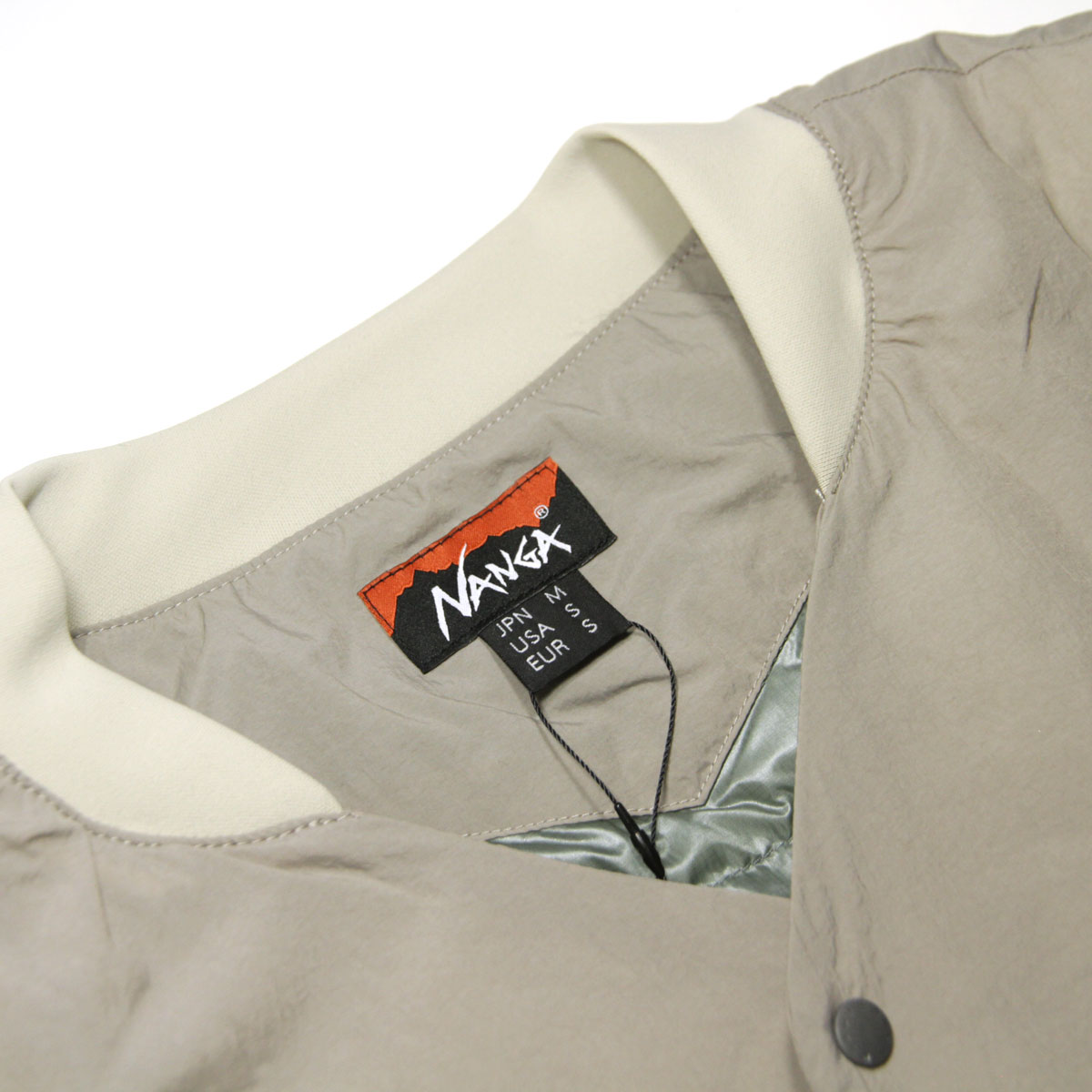 ʥ  󥫡ǥ Ź NANGA  Ρ顼 NO COLLAR SOFT DOWN CARDIGAN BEG ND2411-1A100-A BEIGE