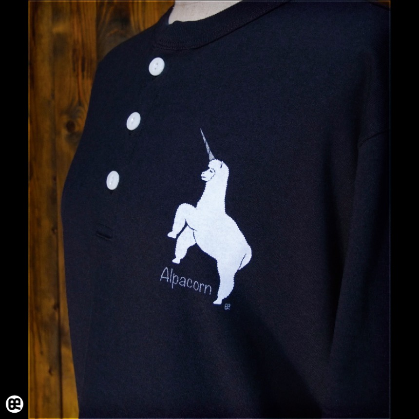 Alpacorn：スミクロ：ヘンリーネックT
