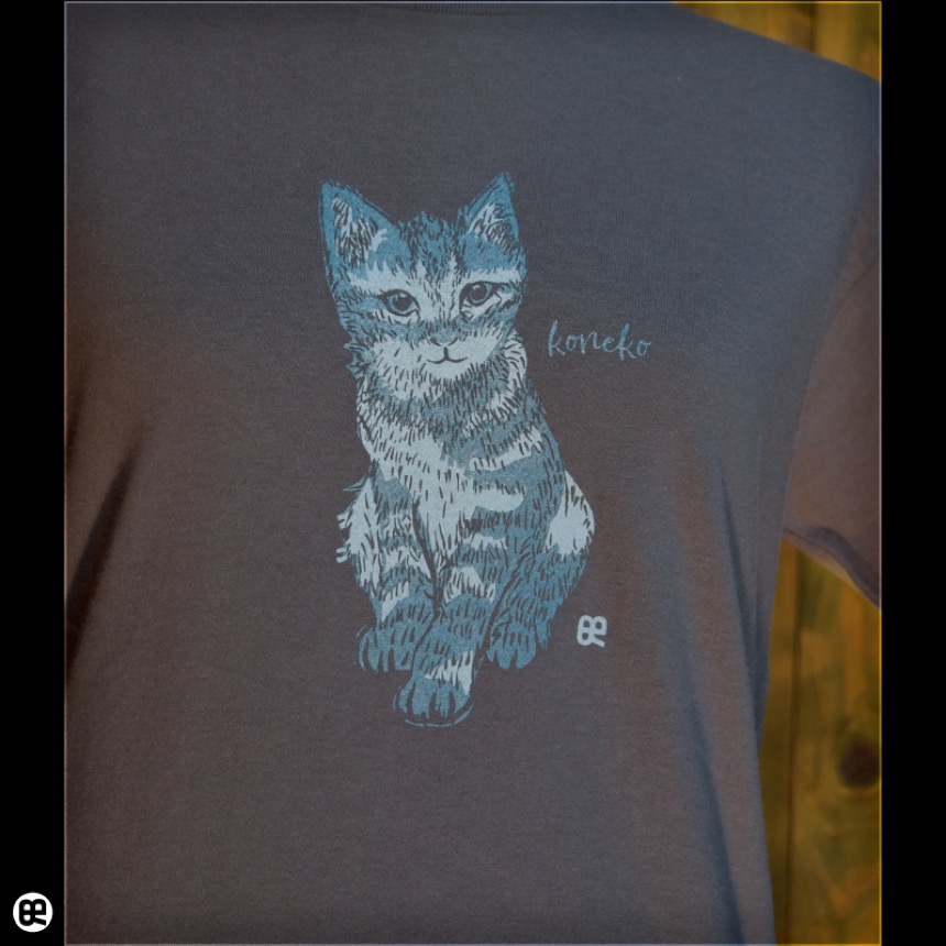 こねこ：チャコール：Tシャツ
