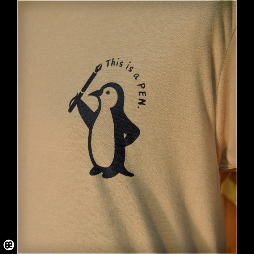 This is a PEN：サファリ：Tシャツ