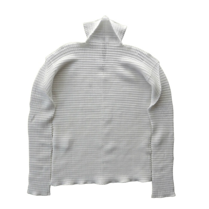 ���å����ߥ䥱 ��ISSEY MIYAKE�� �ݥꥨ���ƥ� �ץ꡼�� �����åѡ��ݥ� �ȥåץ� �ۥ磻�� M IM74-FJ560 ����������š� 