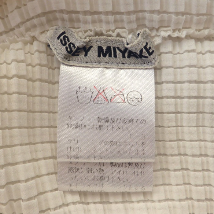 ���å����ߥ䥱 ��ISSEY MIYAKE�� �ݥꥨ���ƥ� �ץ꡼�� �����åѡ��ݥ� �ȥåץ� �ۥ磻�� M IM74-FJ560 ����������š� 