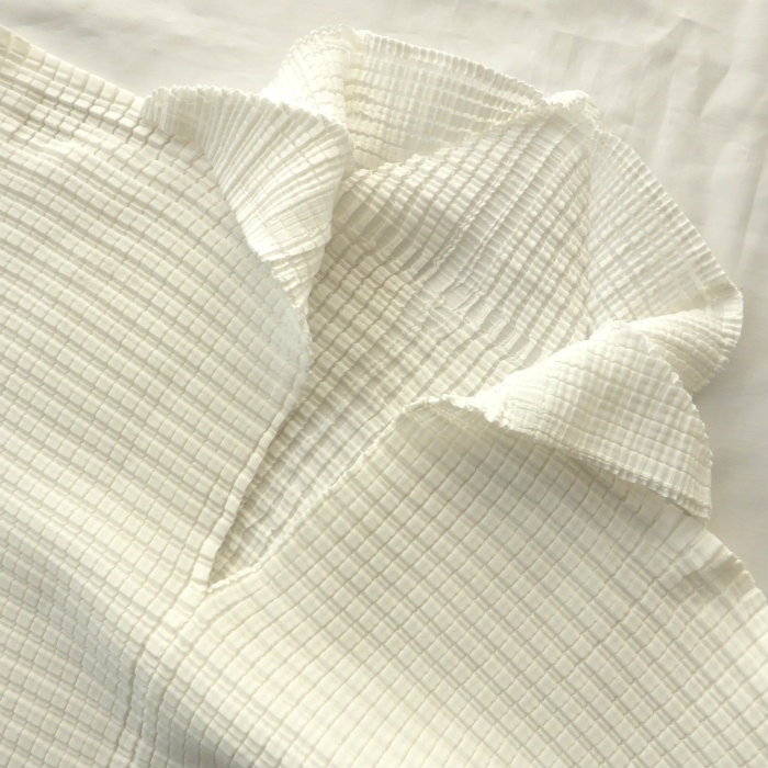 ���å����ߥ䥱 ��ISSEY MIYAKE�� �ݥꥨ���ƥ� �ץ꡼�� �����åѡ��ݥ� �ȥåץ� �ۥ磻�� M IM74-FJ560 ����������š� 