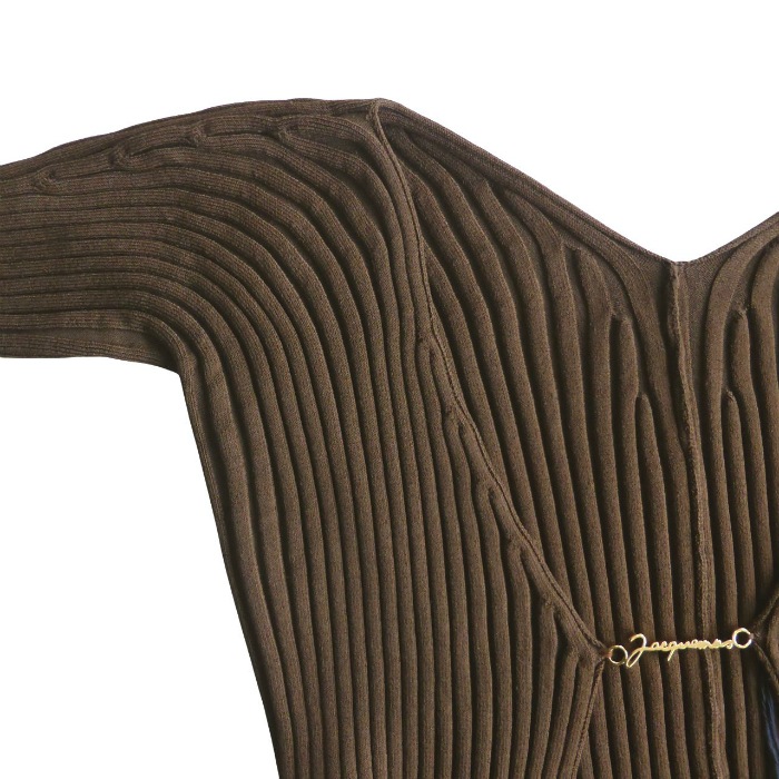 ����å��ॹ ��JACQUEMUS�� �� �ޥ��� �ץ�� ���� ������쥹 ���� ���㡼�� �����ǥ����� �ȥåץ� 32 �֥饦�� 223KN500 ����������š� 
