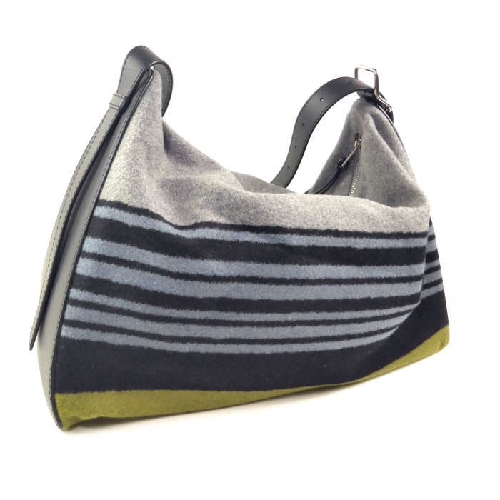 ������ ��LOEWE�� �٥��� �顼�� �ե���ȡߥ쥶�� �������� �Хå� �ޥ�����顼����š� 