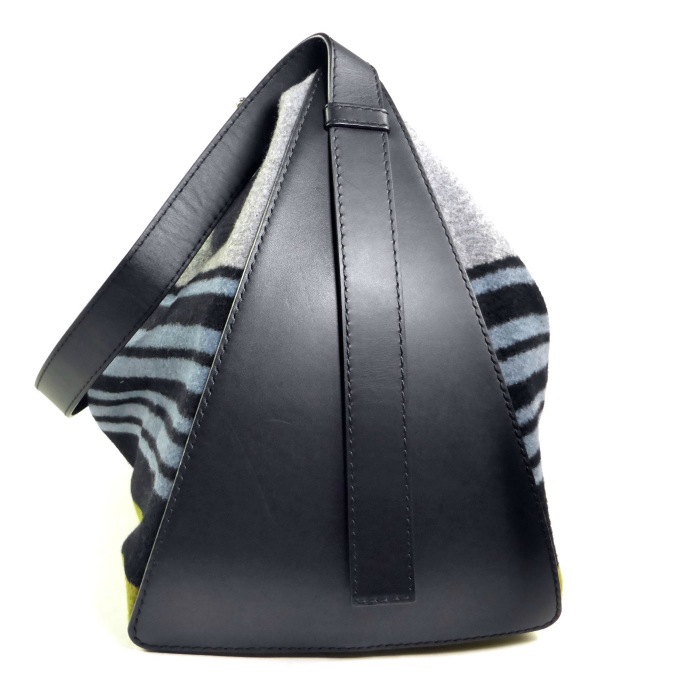 ������ ��LOEWE�� �٥��� �顼�� �ե���ȡߥ쥶�� �������� �Хå� �ޥ�����顼����š� 