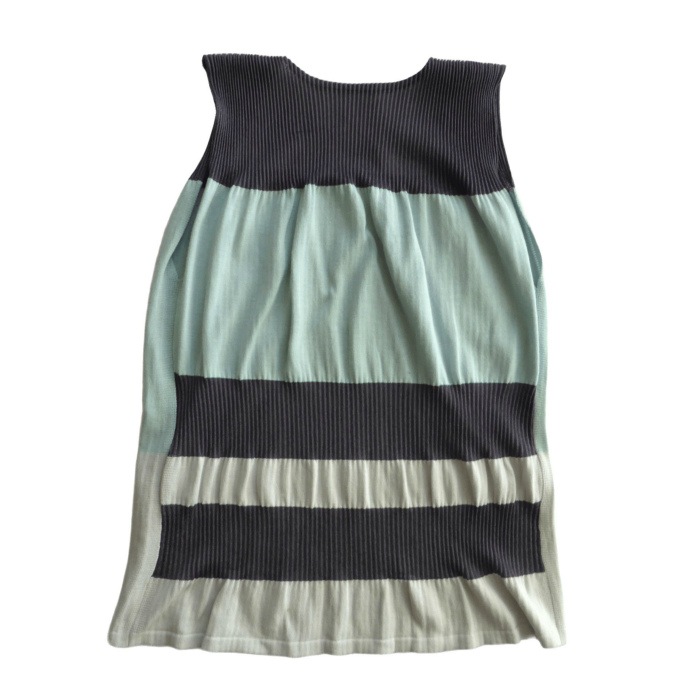 ���å����ߥ䥱 ��ISSEY MIYAKE�� �ץ꡼���ڤ��ؤ� �Ρ����꡼�� �ȥåץ� 2 �ѡ��ץ�� IM21KN007 ����������š� 