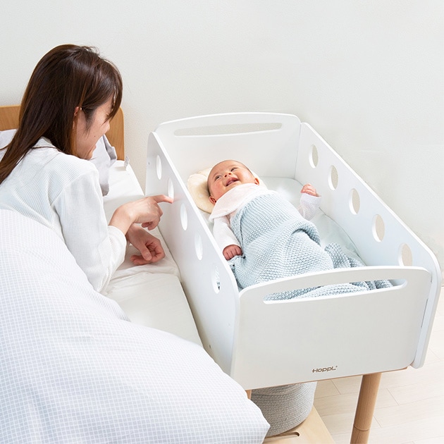 ベビーベッド Bellababy Bellababy Bedside Bassinet with Changing Table, Foldable