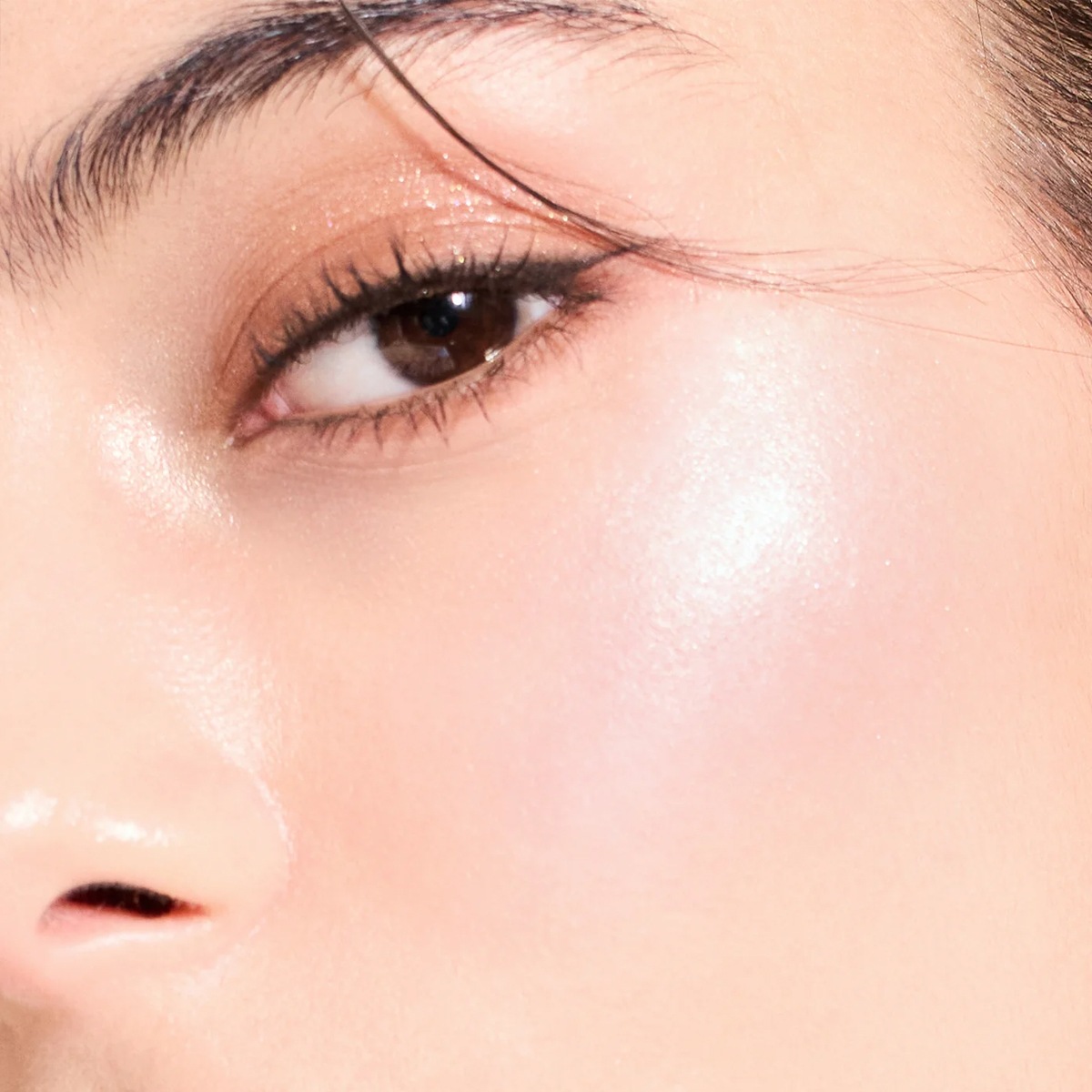 スキンルミナスハイライター Skin Luminous Highlighter