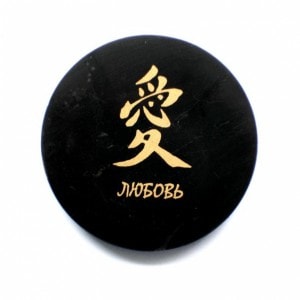 高いピラミッド型オブジェ《シュンガイト》7cm｜フラワー