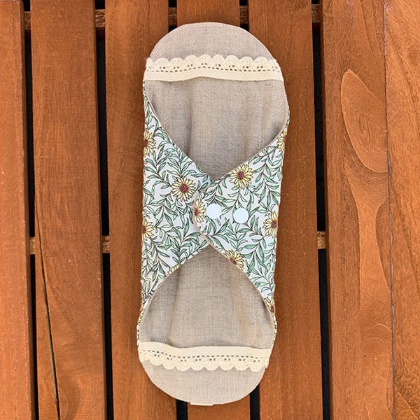 布ナプキン 普通の日 多い日用 可愛い花柄ホルダーmサイズ 防水あり 肌面オーガニックリネン ディジー ネコポス可 アイテム 布ナプキン ホルダー型布ナプキン ホルダー 布ナプキン専門店レメディガーデン