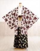 卒業式 袴レンタル 男 mo076【紋付袴フルセット】メンズ着物 男性着物レンタル 羽織袴 kimono 結婚式 二次会 前撮り イベント 和服 光沢 人気 スタイルホワイト×黒金亀甲袴