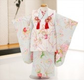七五三レンタル　薄い水色に祝福の花 f1070【３歳女児被布セット/女の子七五三】《レンタル七五三》《753レンタル》〔被布〕〔2022〕〔貸衣装〕〔三歳女の子〕〔結婚式〕〔イベント〕〔お祝い〕|女の