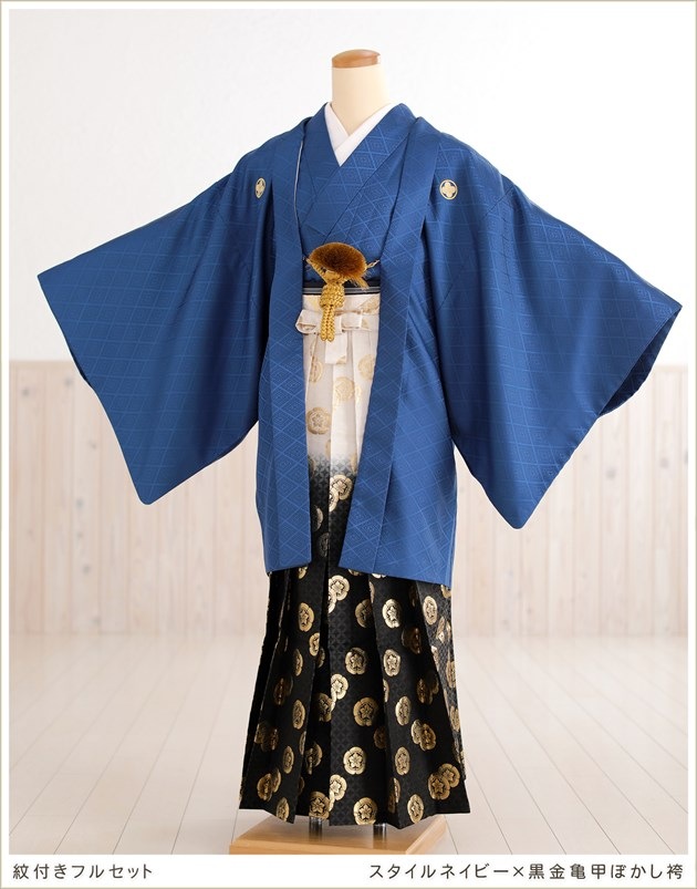 【黒の振袖と袴】フルセット一式 ヴィンテージスタイル ブラック/黒ベース ワンポイント刺繍柄 人