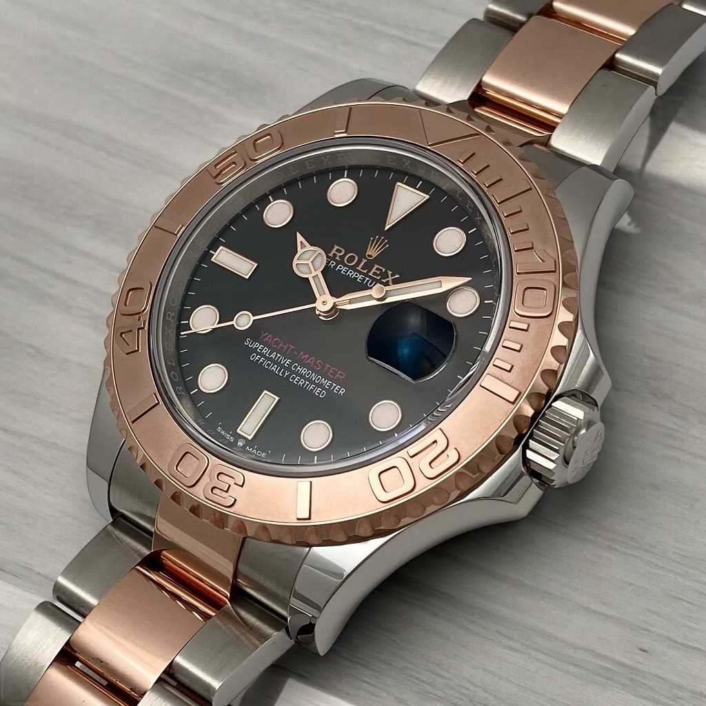 フリマ中 R8112 | [未使用]ロレックス ヨットマスター 40 126621 ランダム