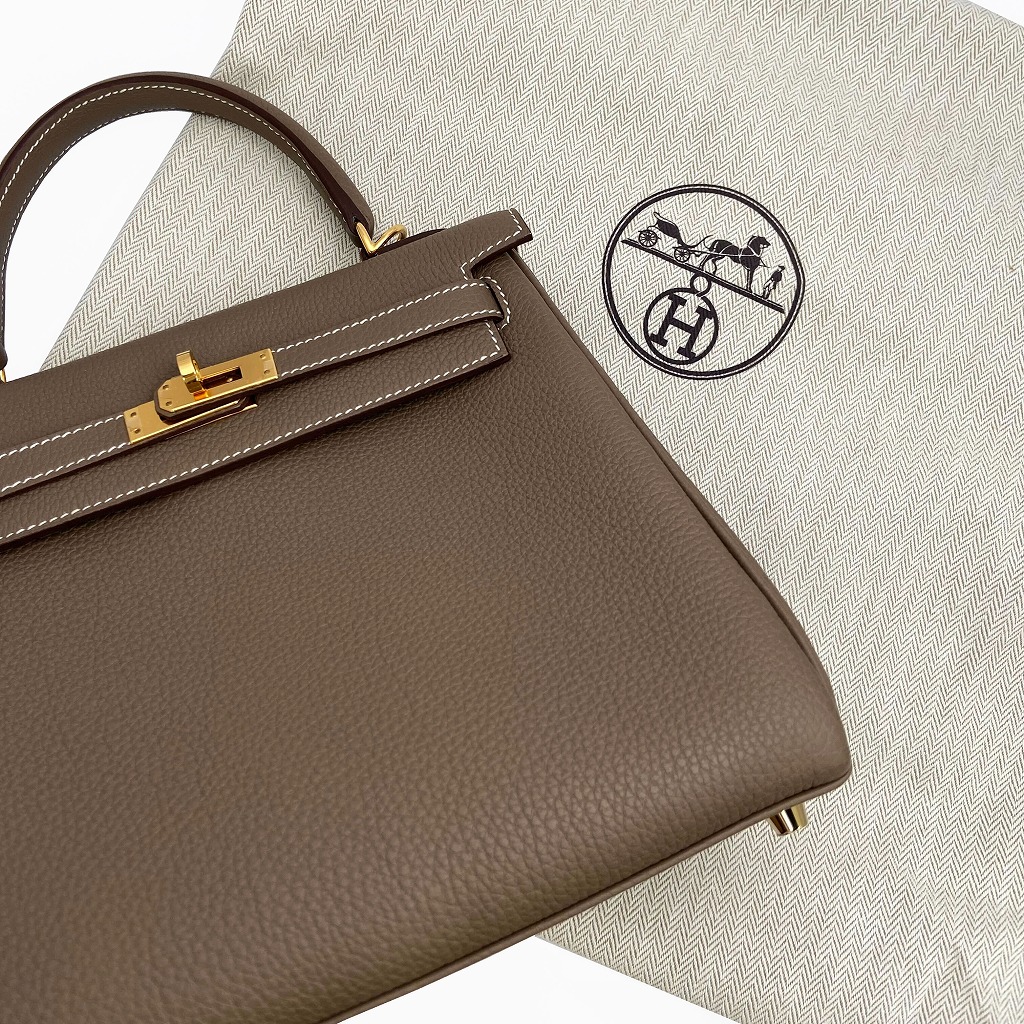 大人気ケリー　エトゥープ金金具です‼︎ エルメス<br>ケリー 25cm 内縫い<br>エトゥープ<br>トゴ<br>ゴールド