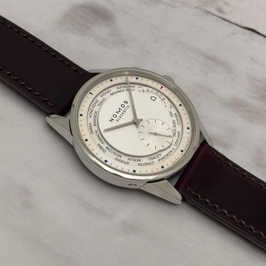 N8241 | [未使用]ノモス チューリッヒ ワールドタイマー ZR1X4W2 / 805