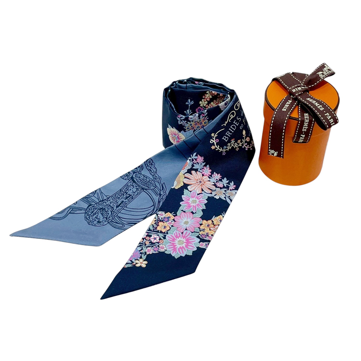 美品　エルメス　ツイリー　ブリッドドゥガラ　フルール　ツィリー　HERMES 🍊 新作のツイリー🎗️ 花柄が春らしいブリッド•ドゥ•ガラ💐 妹