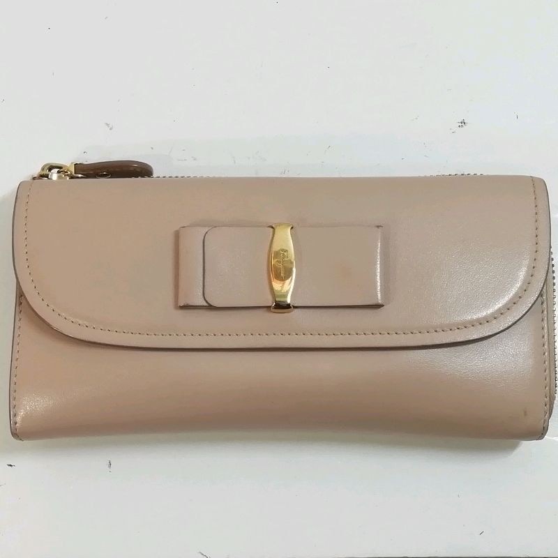 G*y様 フェラガモ ヴァラリボン ピンクベージュ レザー 二つ折り財布