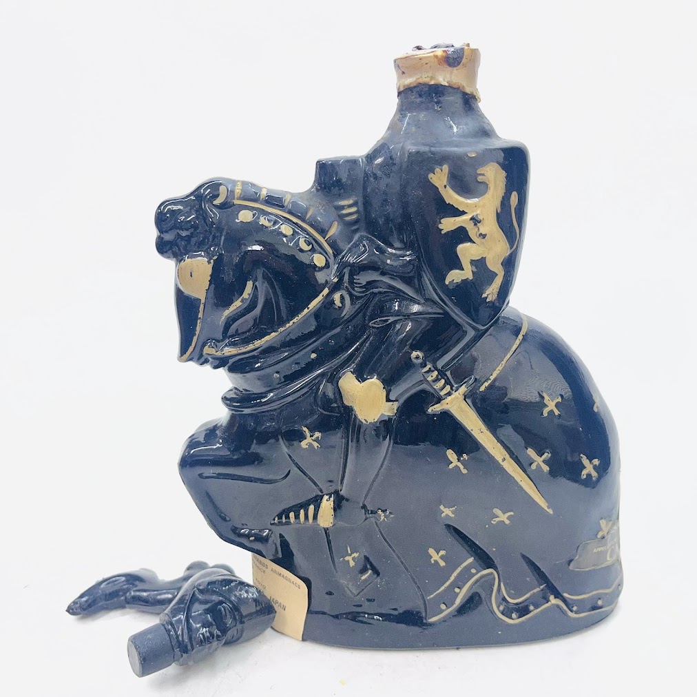 未成年の飲酒は法律で禁じられています】カスタニョン黒騎士ボトル