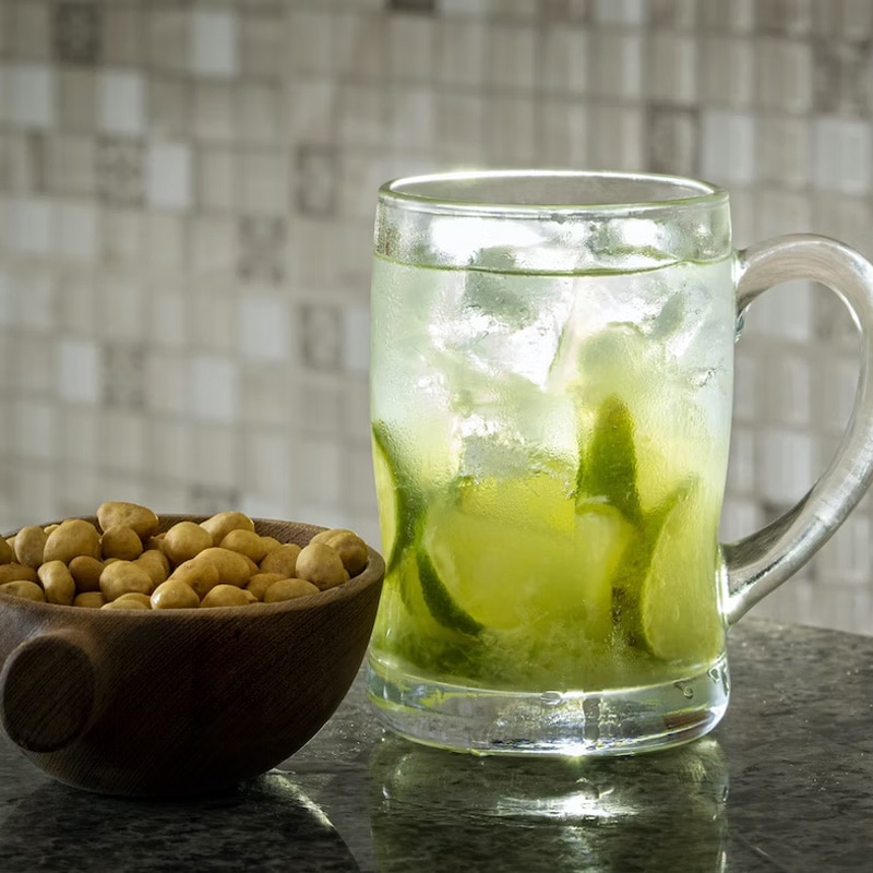 VELHO BARREIRO ベーリョバヘイロ ゴールド 700ml ピンガ カシャッサ