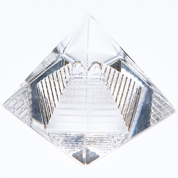 ミニ・クリスタルガラス製ピラミッド置物 四角錐 3.6cm Egypt エジプト