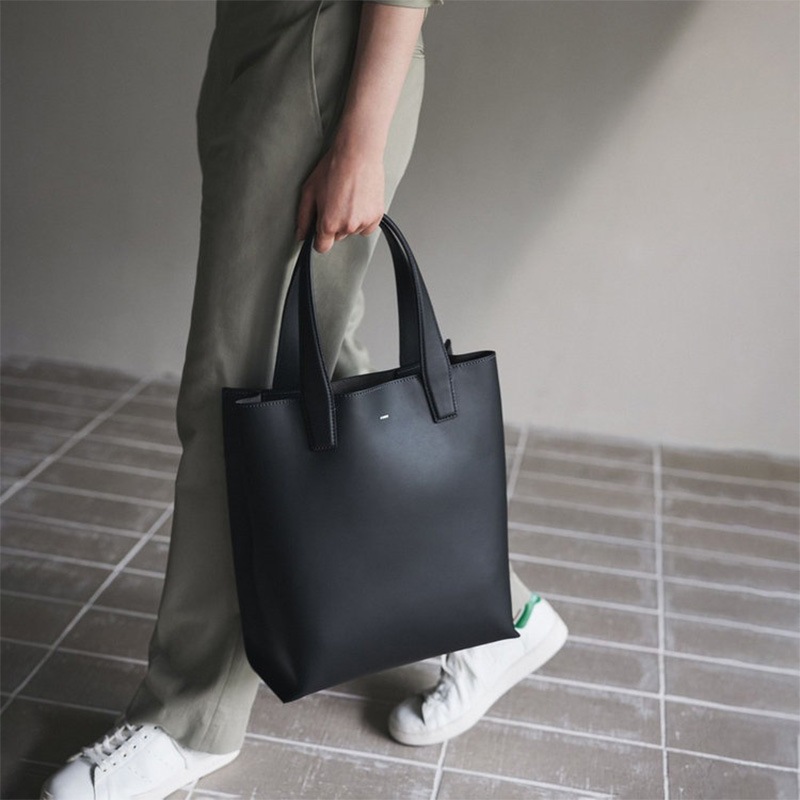 【美品】FARO ファーロ Calma カーマ レザー トートバッグ L FARO Calma Tote Tall ファーロ カーマトートトール レザー