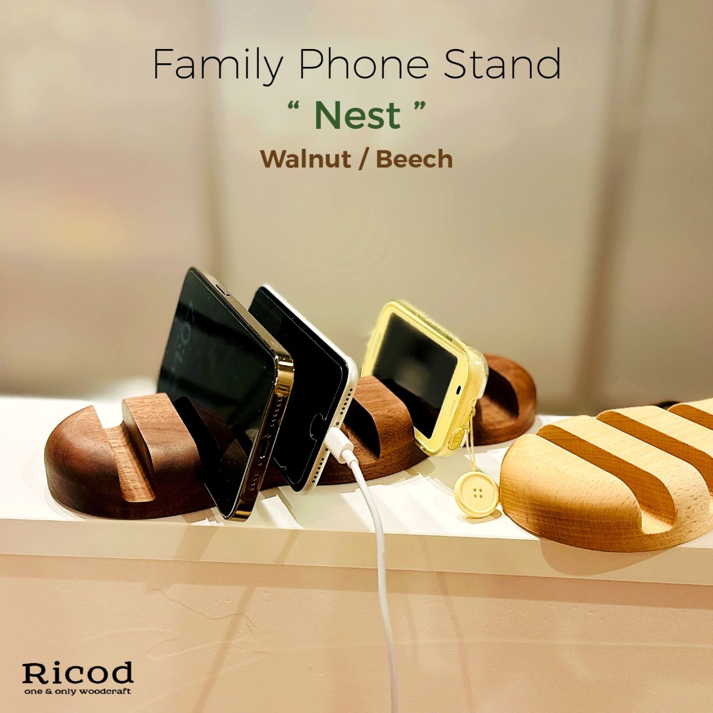 『ファミリースマホスタンド  “Nest” 』