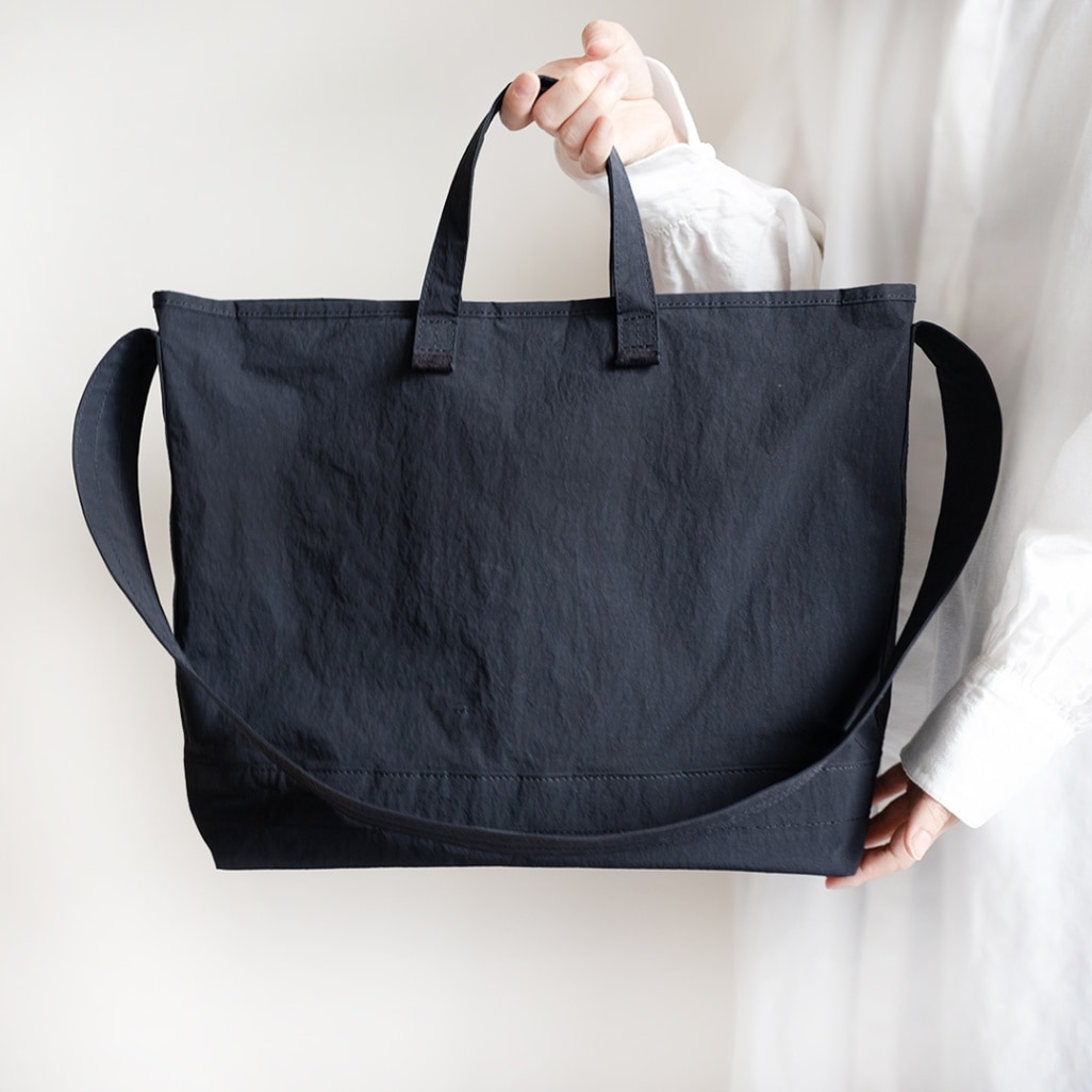 [超軽量] [撥水] 指1本で軽々持ち上がる 2WAYトート