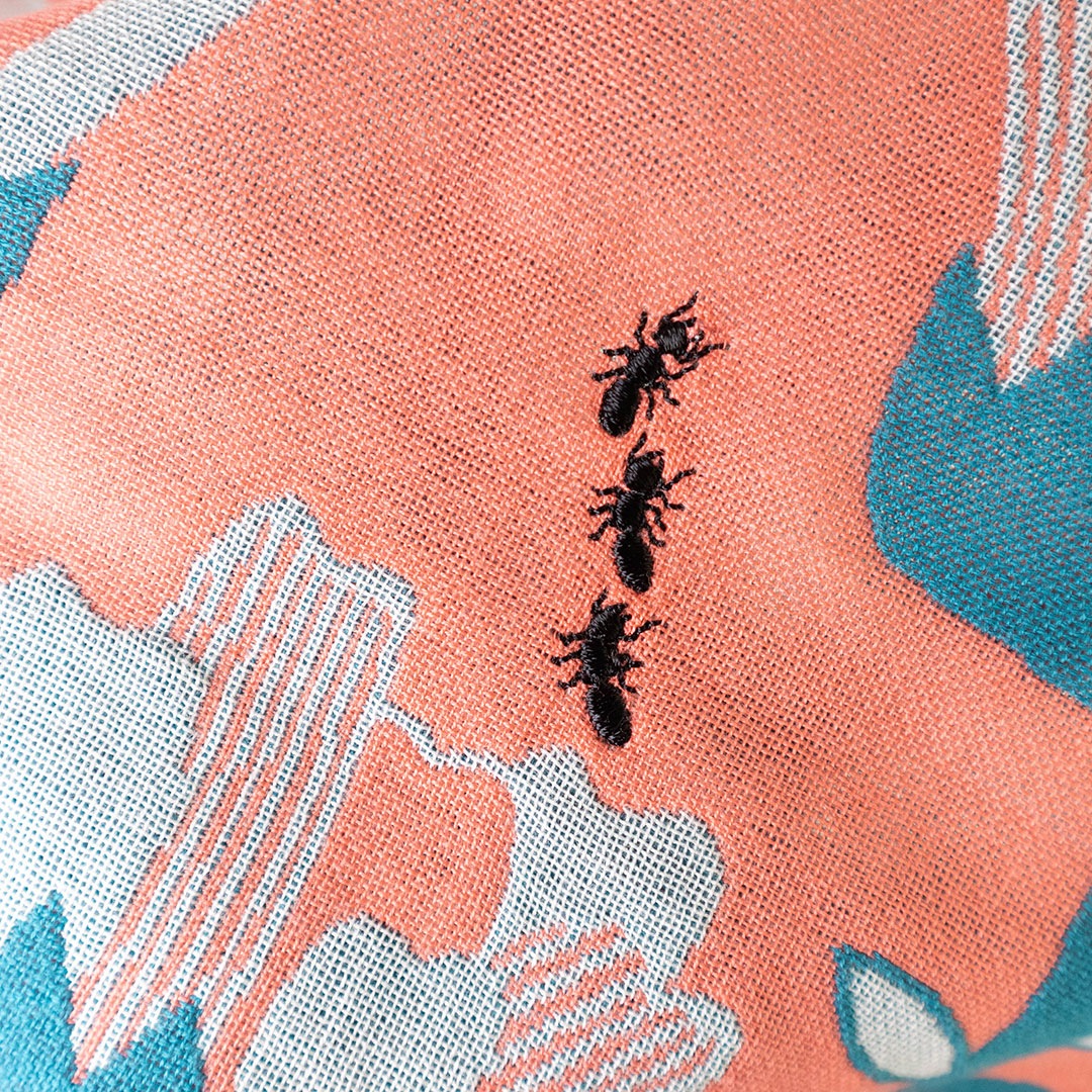 ガーゼハンカチ （ クマンバチ /マイマイ / アリンコ  )