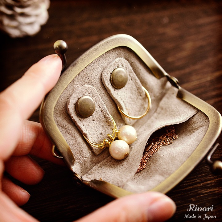 イヤリングやネックレス・指輪の収納に。がま口アクセサリーケース