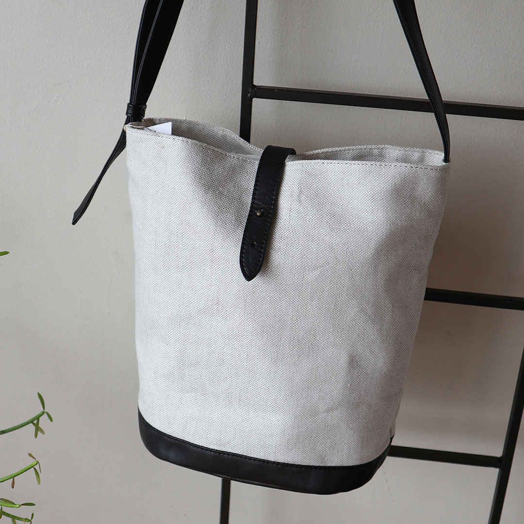 長財布が入る リネン×本革 バケツバッグ