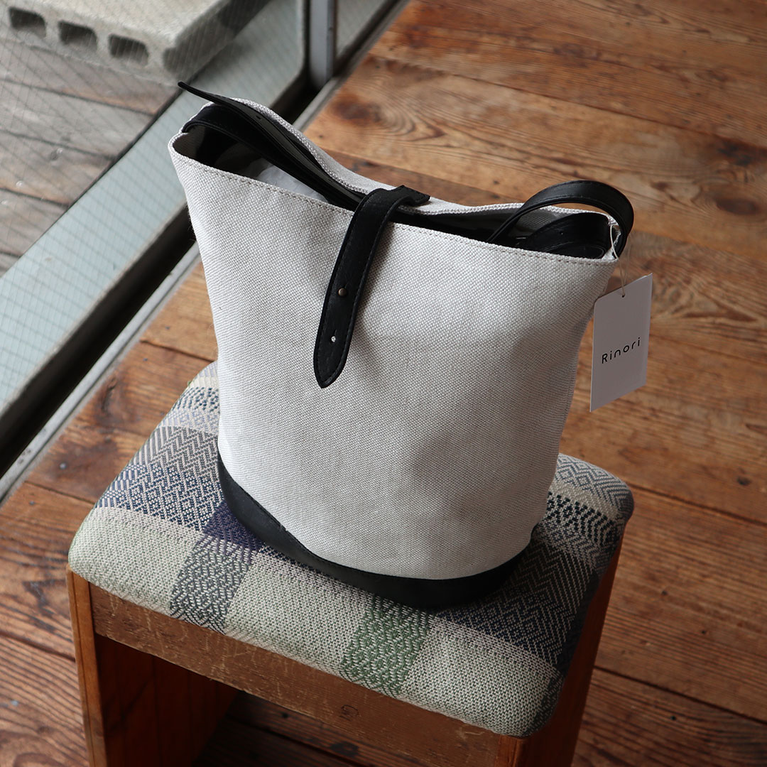 長財布が入る リネン×本革 バケツバッグ