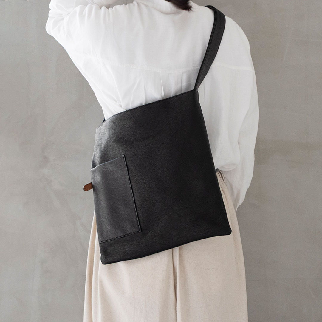 「暮らす」に寄り添う 外ポケット付きソフトレザー3waybag [ai&meg]