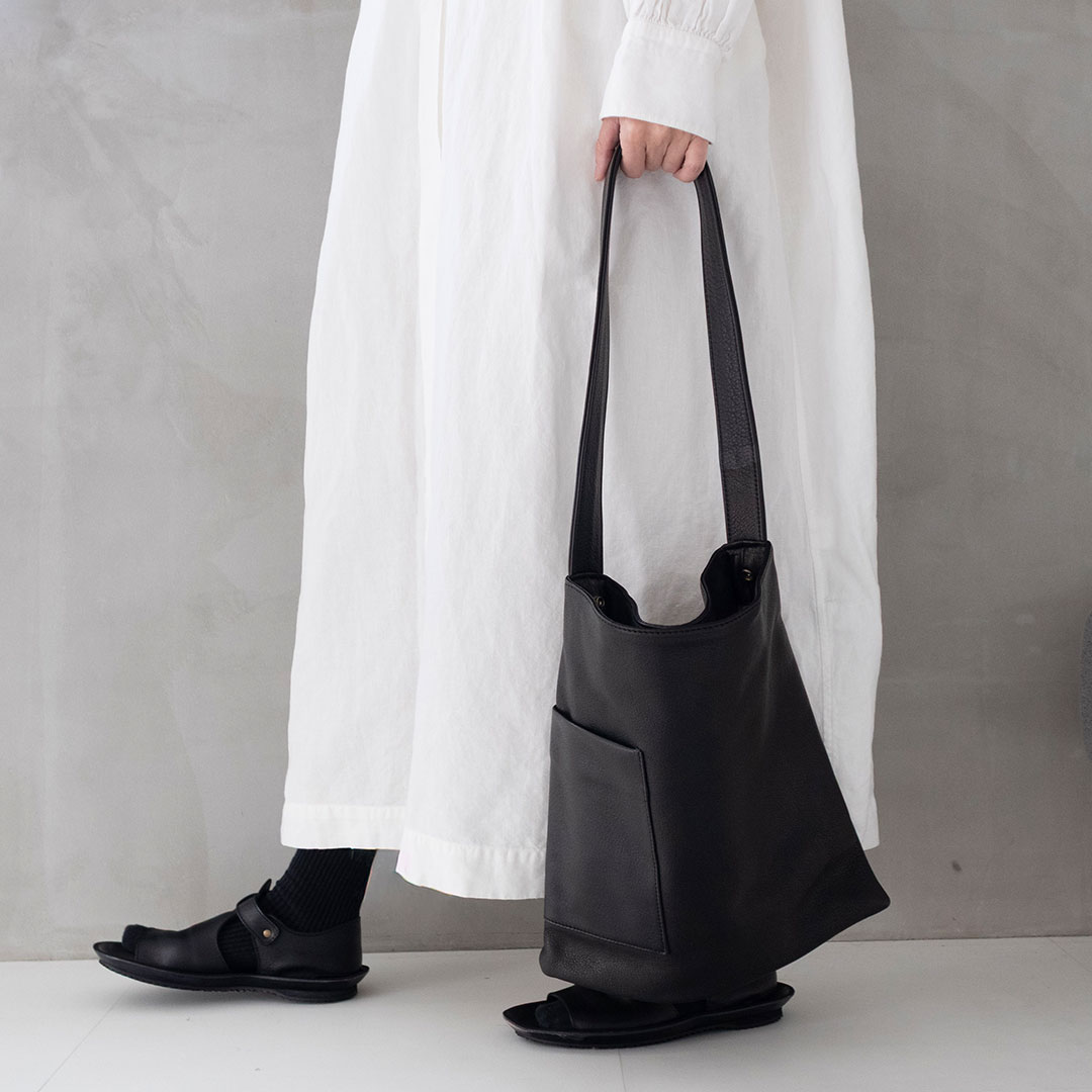 「暮らす」に寄り添う 外ポケット付きソフトレザー3waybag [ai&meg]