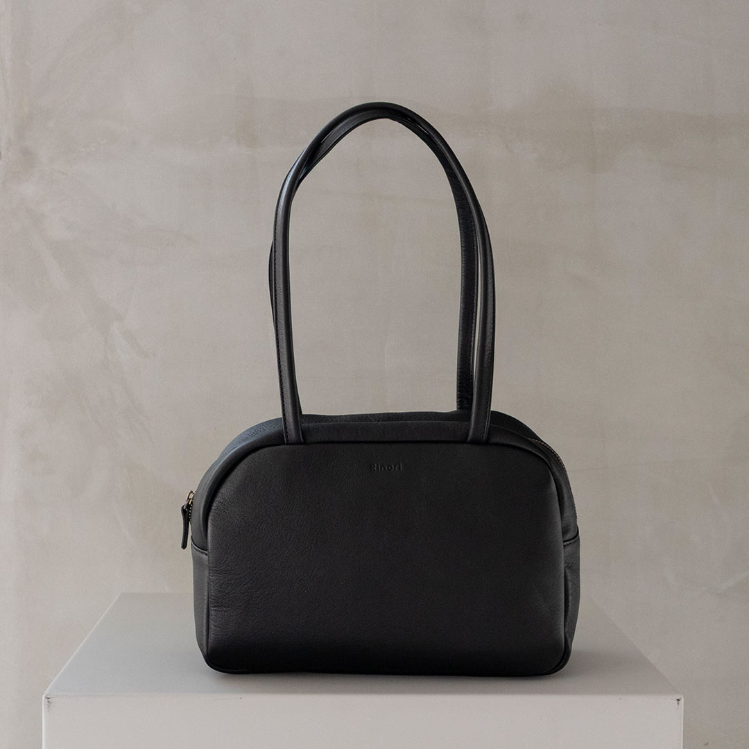 肩掛けできる、ゆったりきちんとデイリーボストン