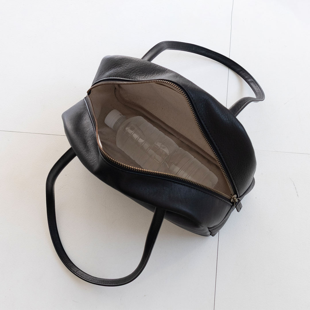 肩掛けできる、ゆったりきちんとデイリーボストン(M)| Daily Boston