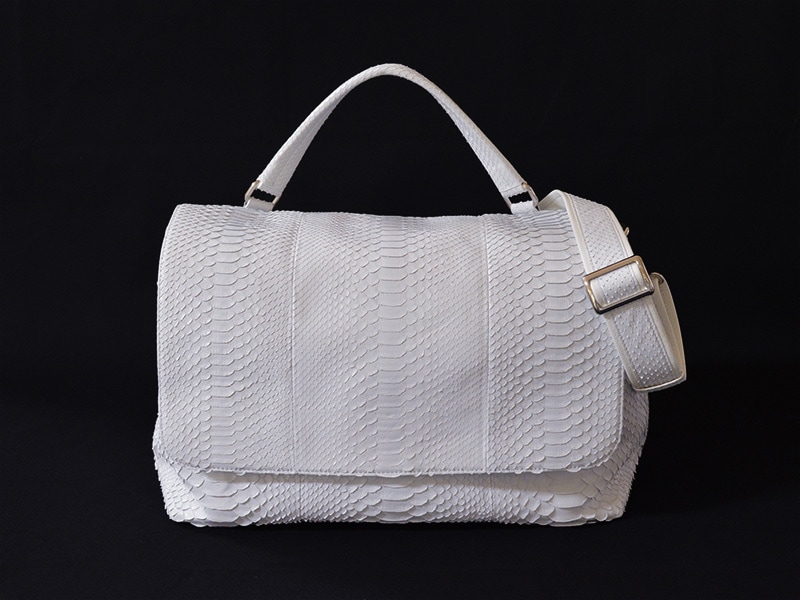 パイソン　マット　2Wayショルダーバッグ　ホワイト