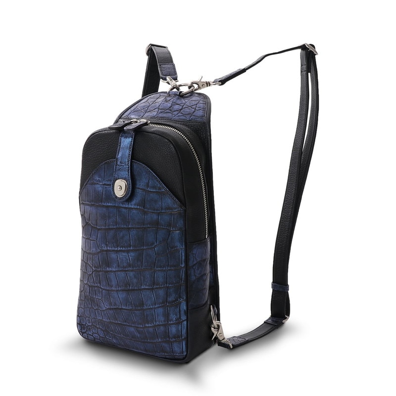 クロコダイル　頭貼り×牛　ボディーバッグ　ブルーパール×ブラック