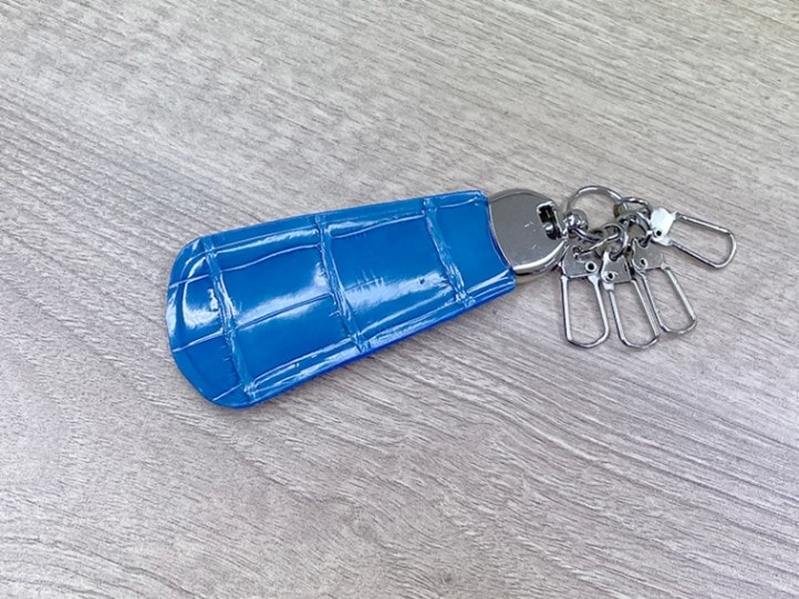 クロコダイル　ツヤ　キー付きシューホーン　ロイヤルブルー